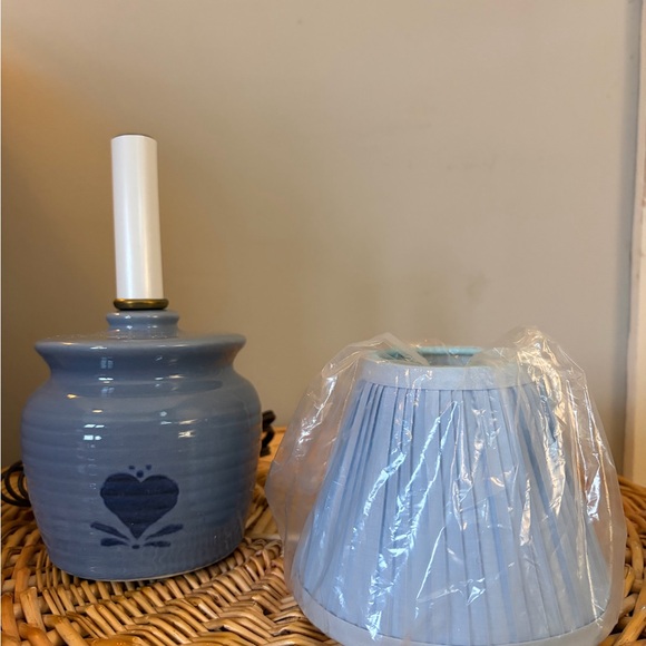 80s Vintage Hand-Painted Blue Ceramic Mini Lamp with Pleated Shade - Picture 3 of 7